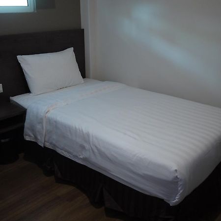 Kl Hotel Лабуан Екстериор снимка